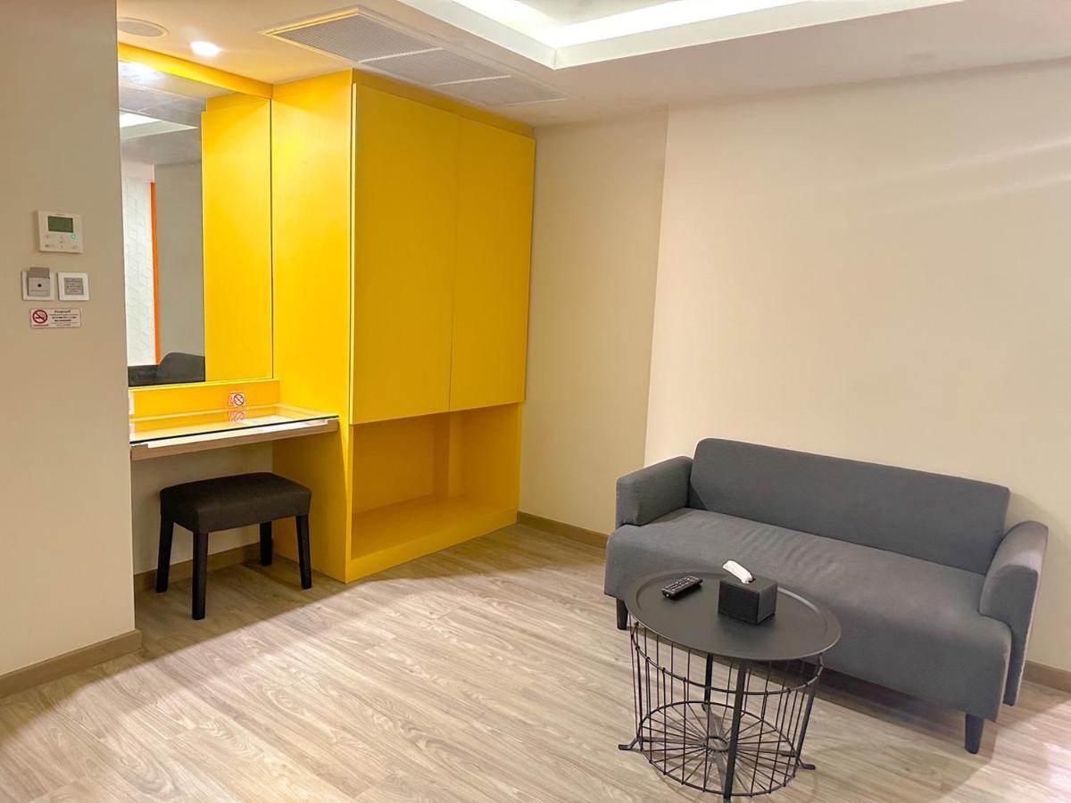 Hotel Z Zpaze Банкок Екстериор снимка