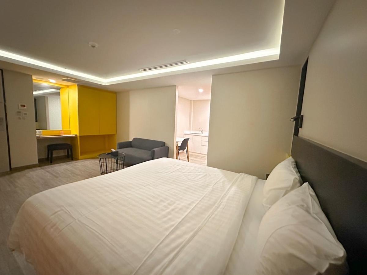 Hotel Z Zpaze Банкок Екстериор снимка
