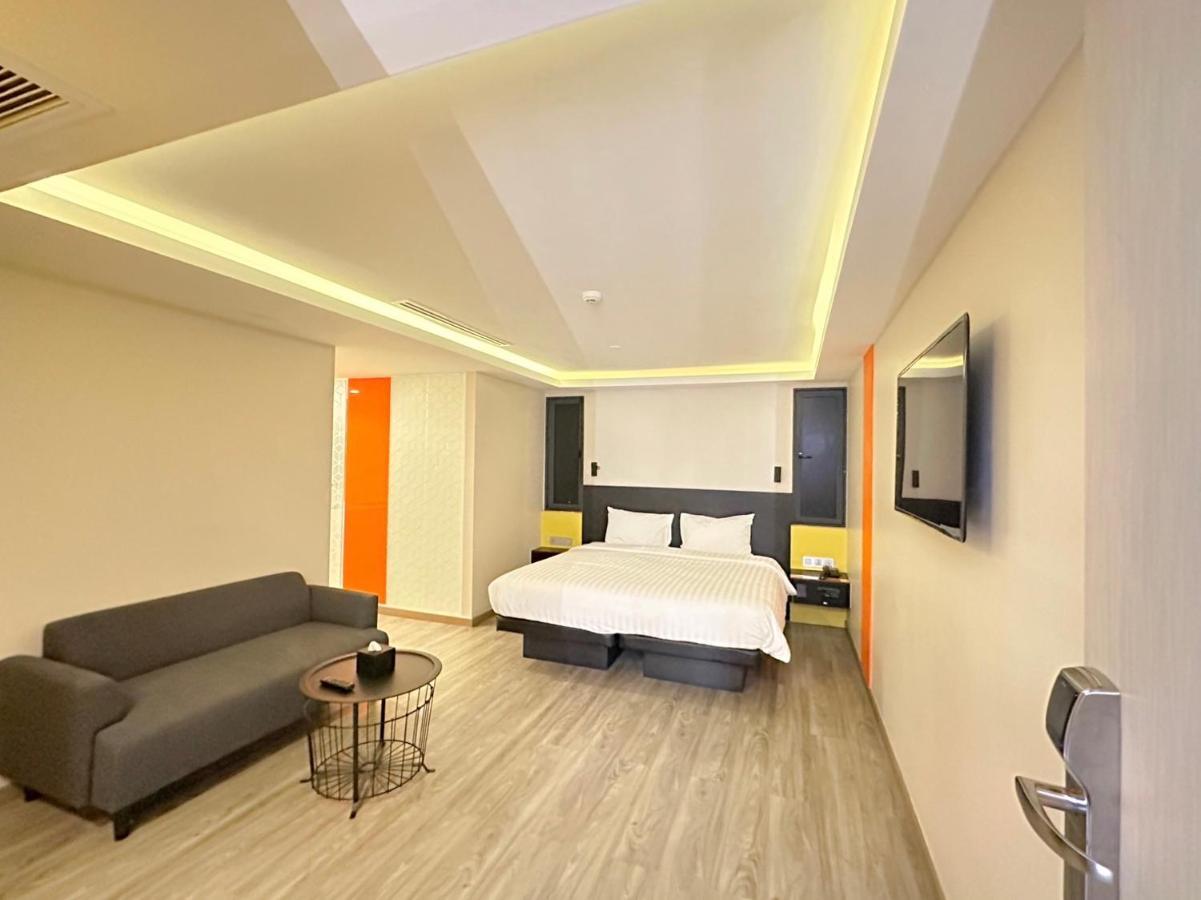 Hotel Z Zpaze Банкок Екстериор снимка