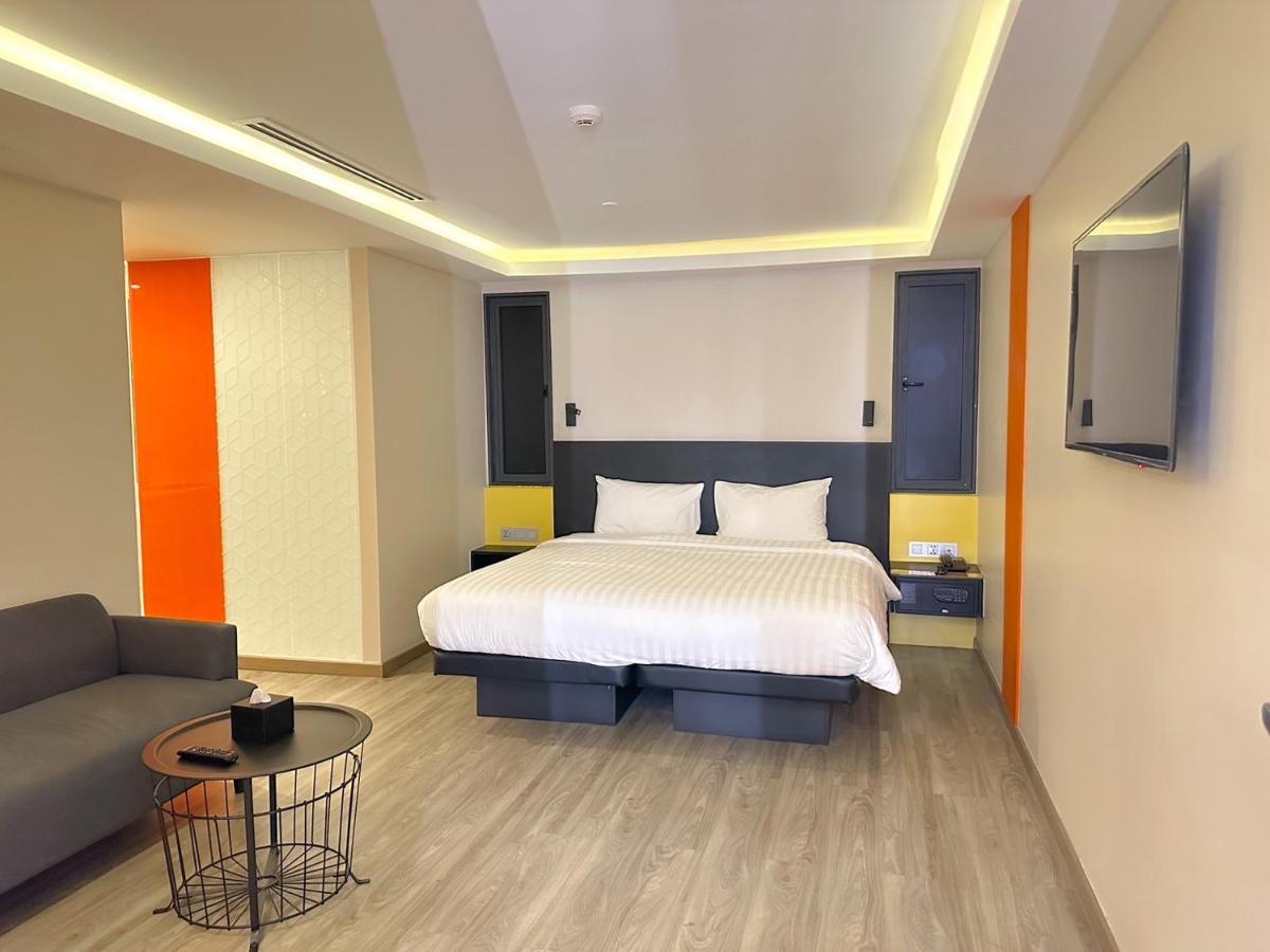 Hotel Z Zpaze Банкок Екстериор снимка