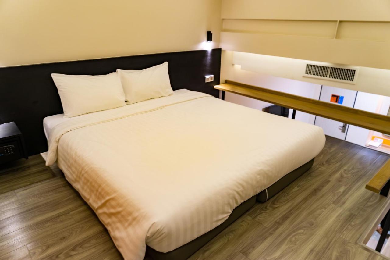 Hotel Z Zpaze Банкок Екстериор снимка