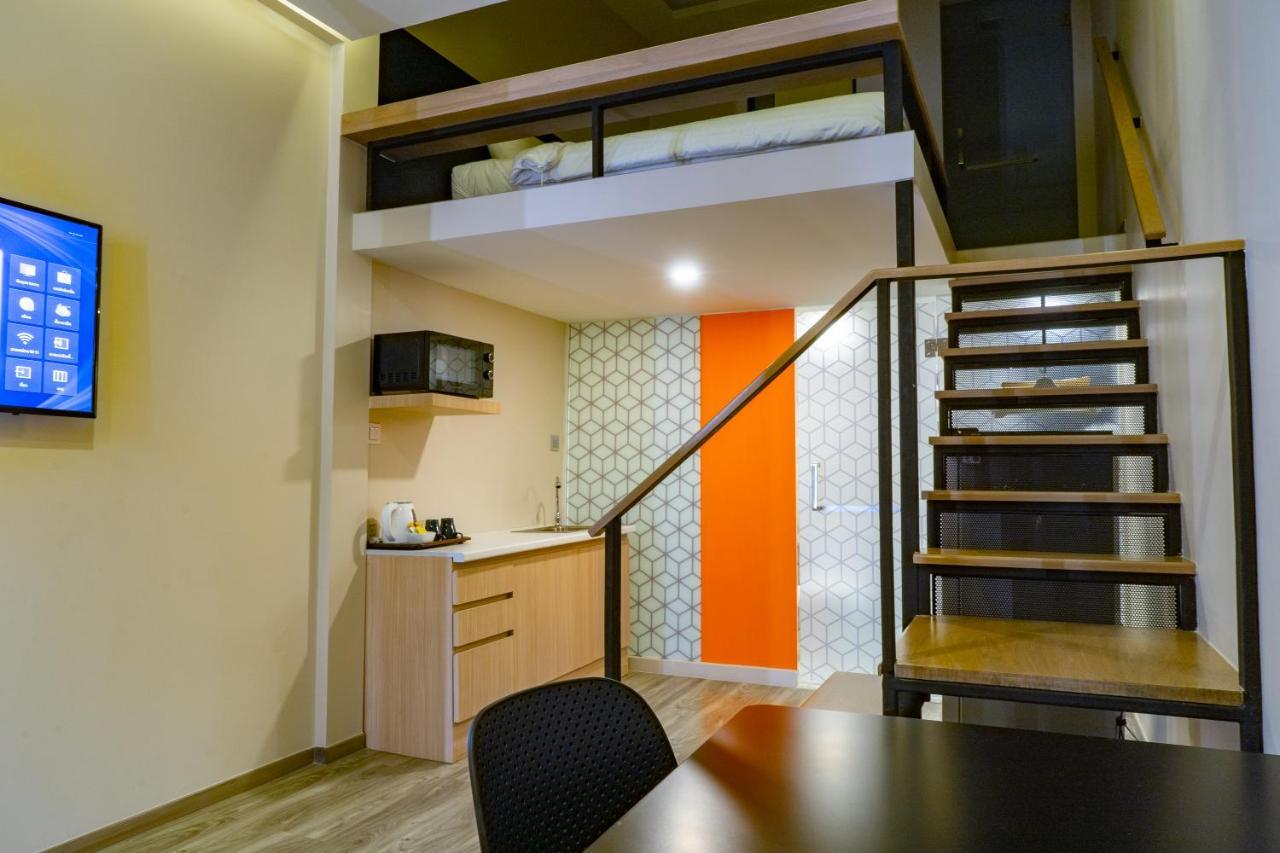 Hotel Z Zpaze Банкок Екстериор снимка