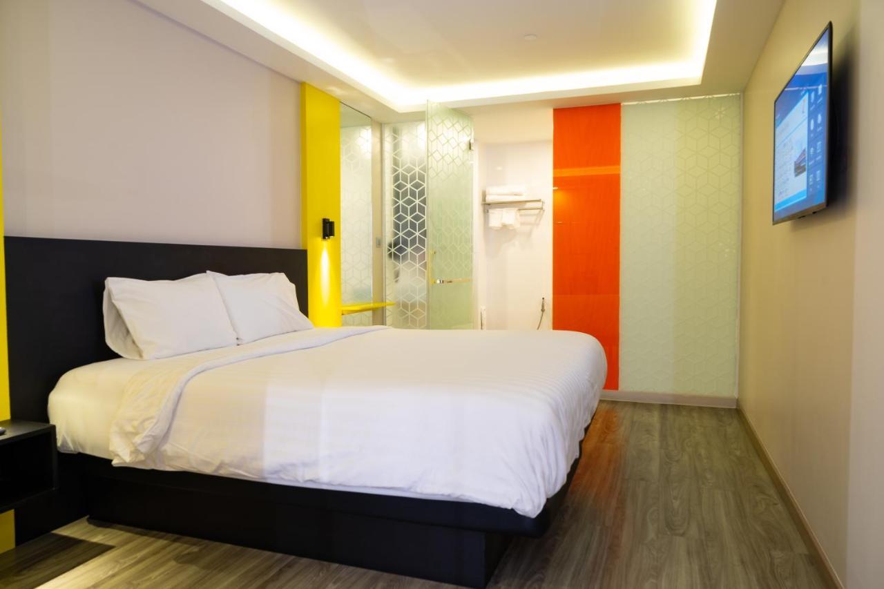 Hotel Z Zpaze Банкок Екстериор снимка