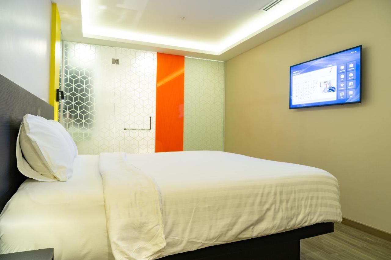 Hotel Z Zpaze Банкок Екстериор снимка