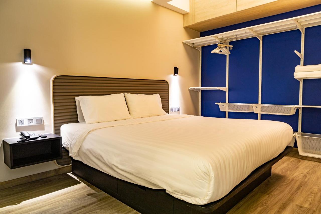 Hotel Z Zpaze Банкок Екстериор снимка