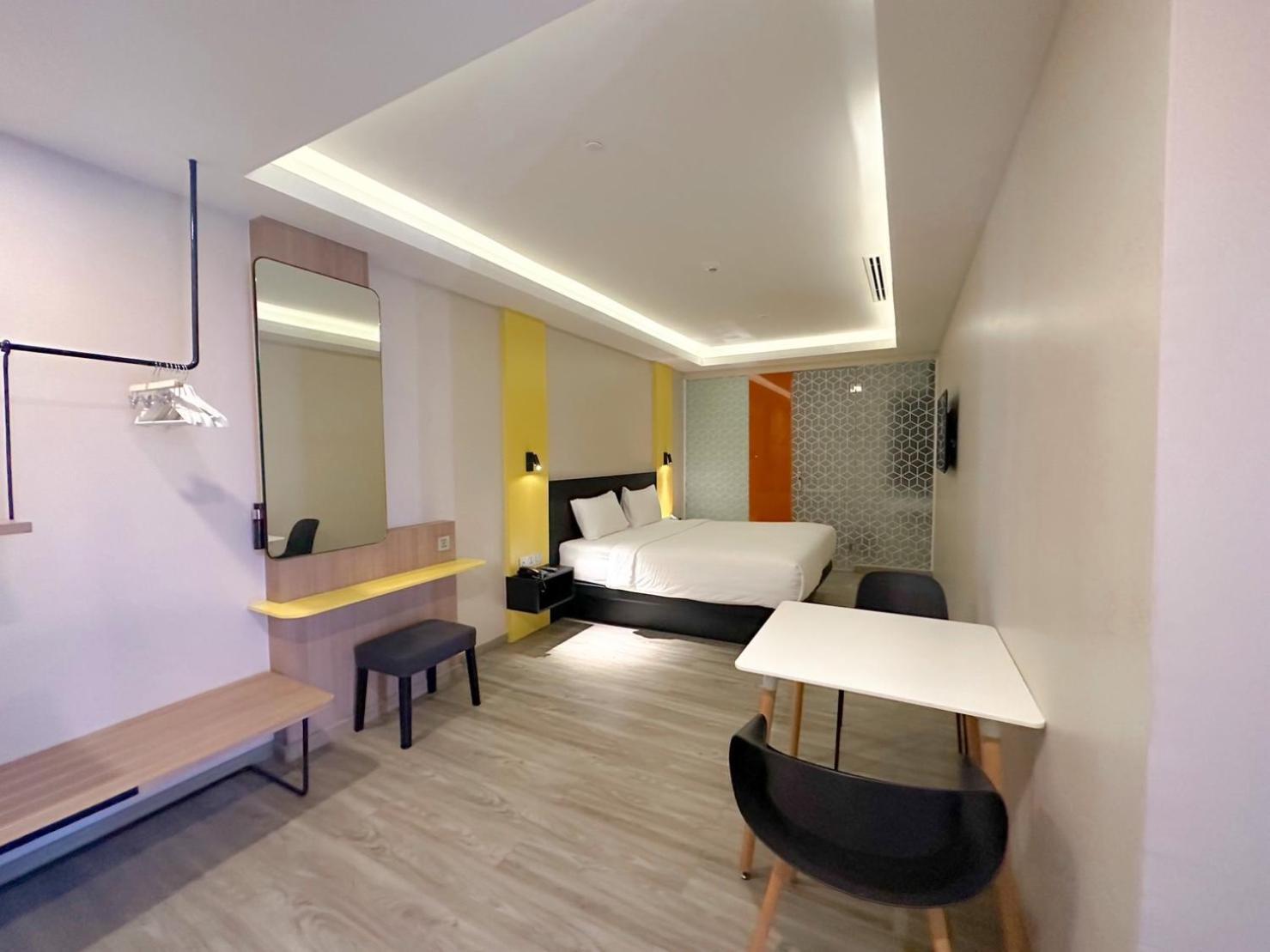 Hotel Z Zpaze Банкок Екстериор снимка