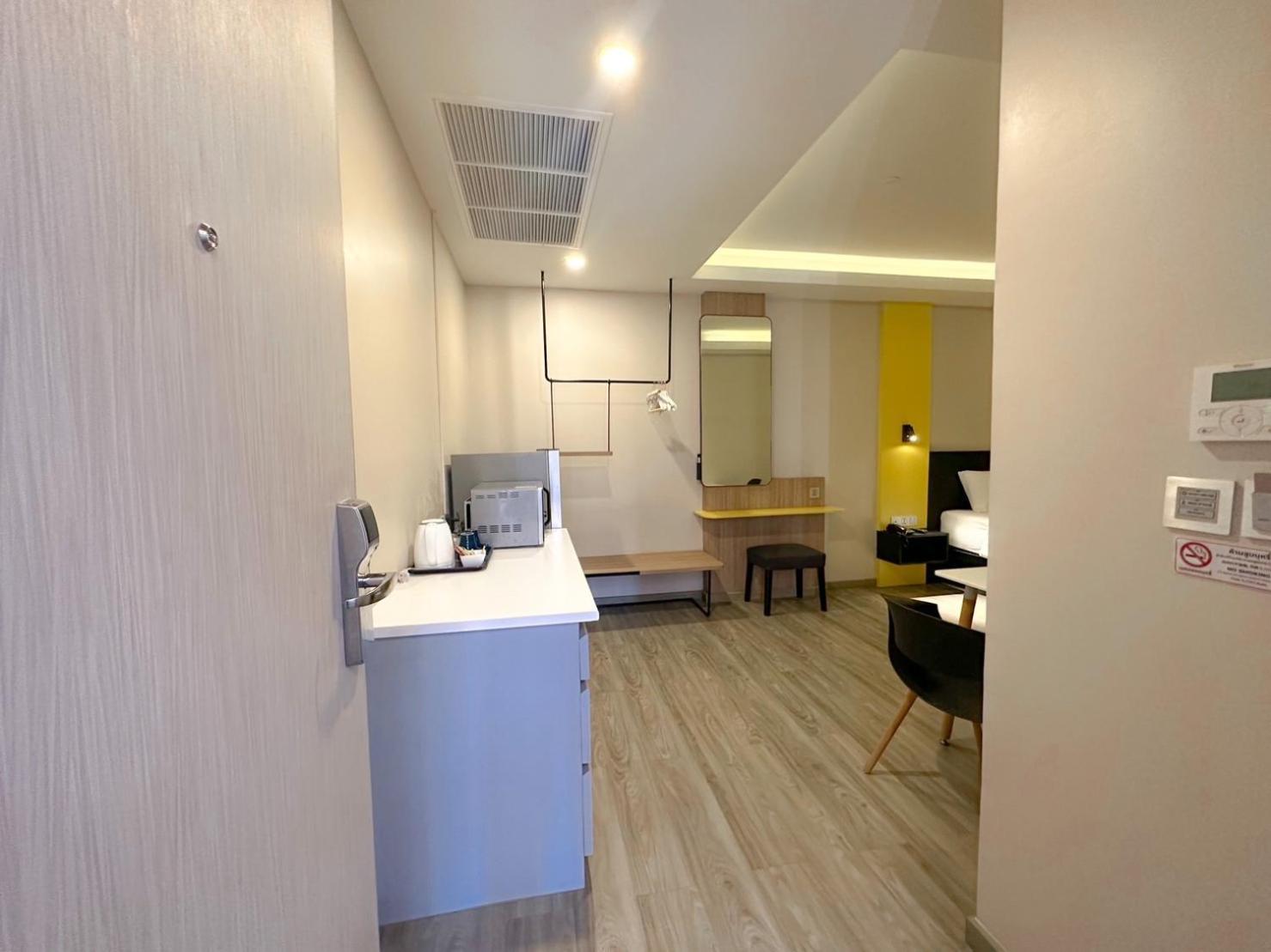 Hotel Z Zpaze Банкок Екстериор снимка