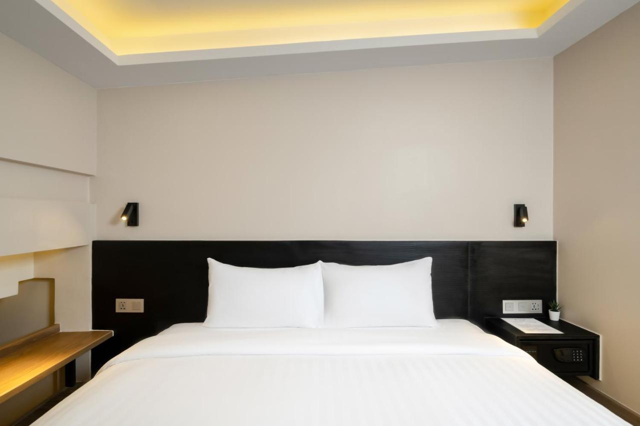 Hotel Z Zpaze Банкок Екстериор снимка