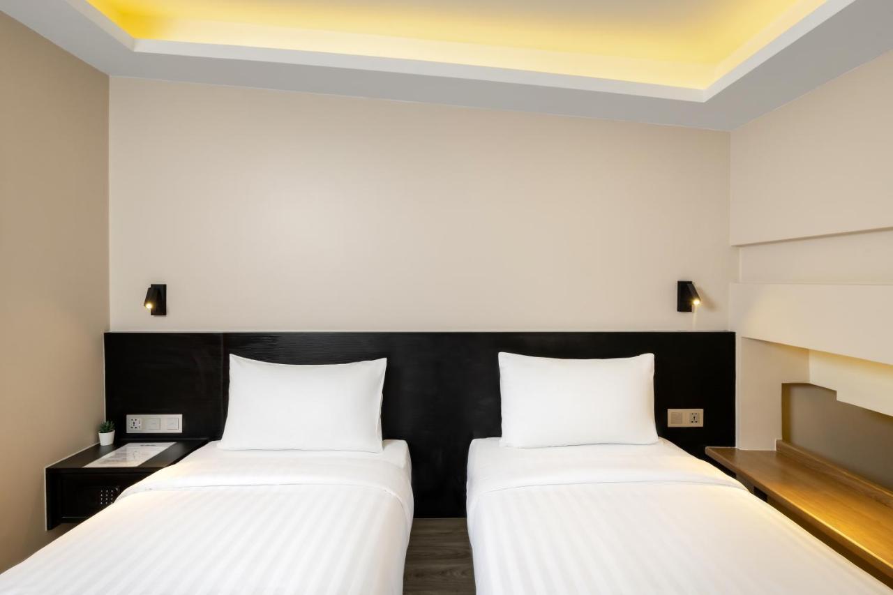Hotel Z Zpaze Банкок Екстериор снимка